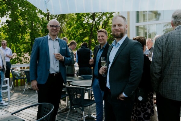 Maprotecin juhlavieraita 40-vuotisjuhlissa, ravintola Seglis.